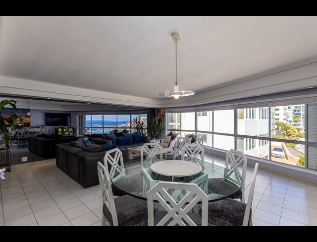 3 BEDROOM APARTMENT FOR SALE IN BANTRY BAY